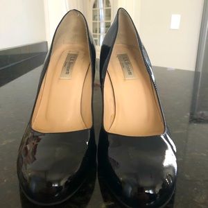 LK Bennett - Shiloh pump in black patent leather - size 38 / 7.5 US
